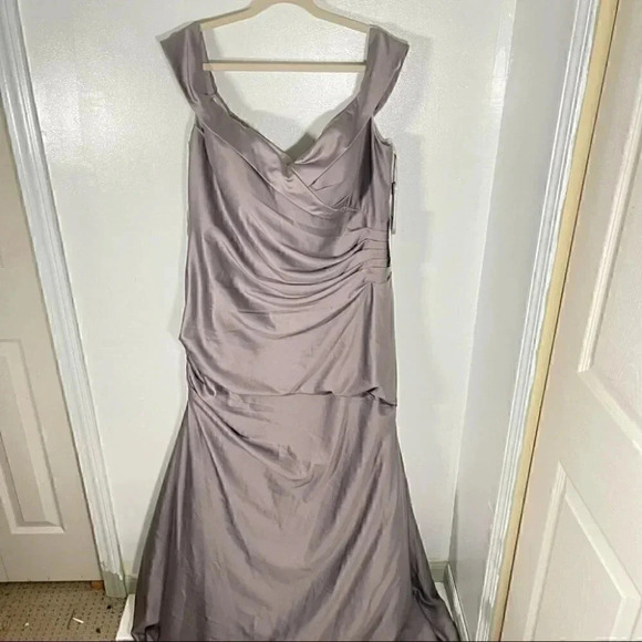 NWT La Femme Off the Shoulder Ruched Satin Trumpet Gown in Platinum - Picture 2 of 7